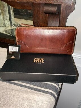NWT Frye Leather Melissa Zip Around Wallet Cognac Brown With Box Retail $158